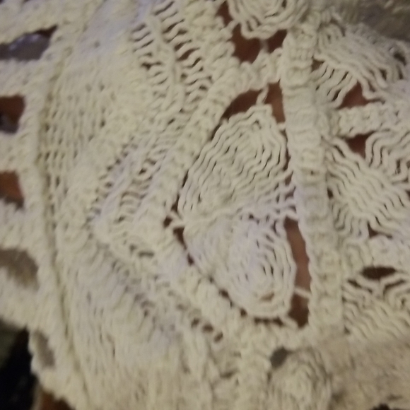 White doily type tank top size small - Picture 3 of 3